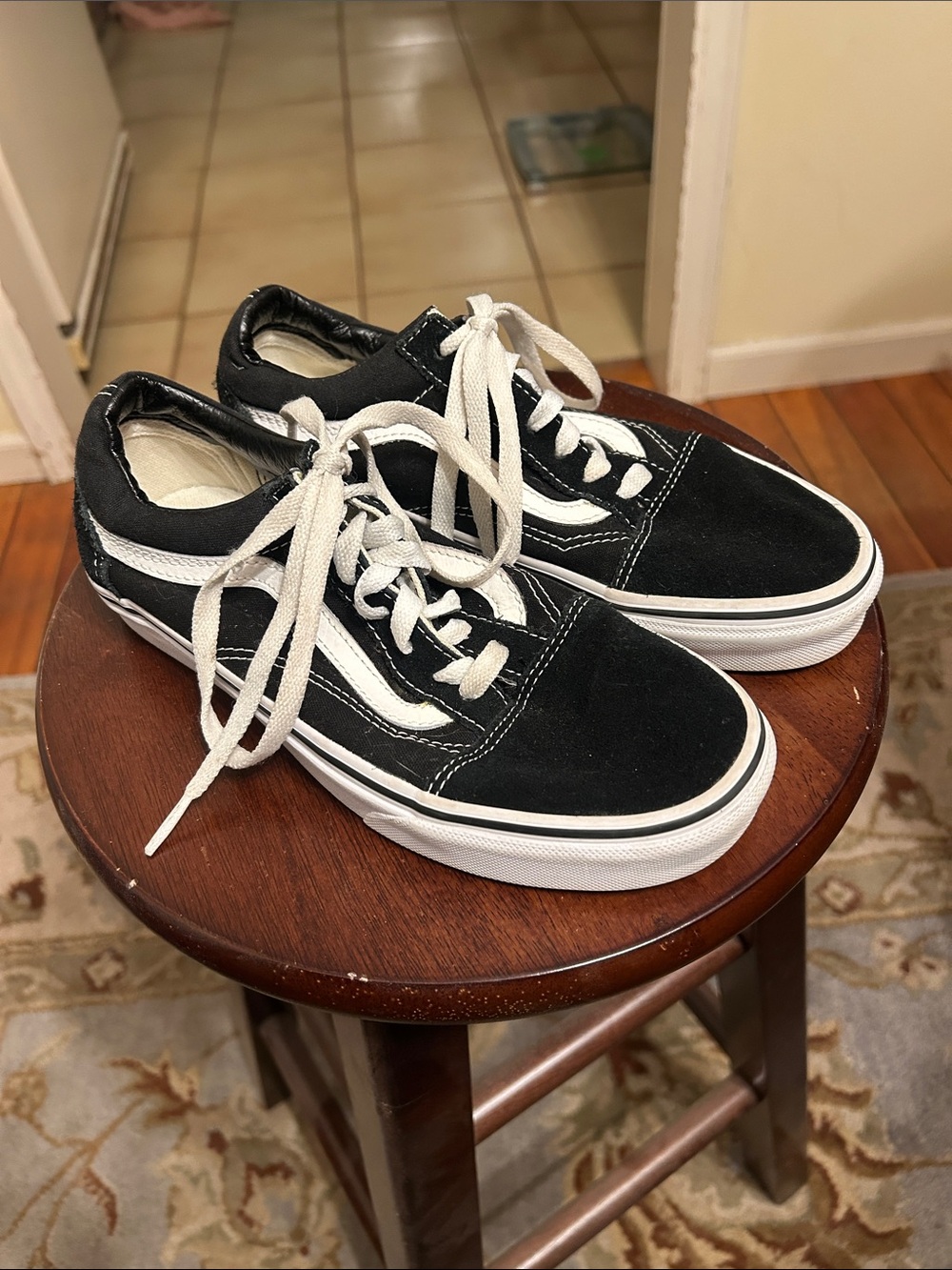 Vans Old Skool Black and White Skate Sneakers Women’s size 6.5.